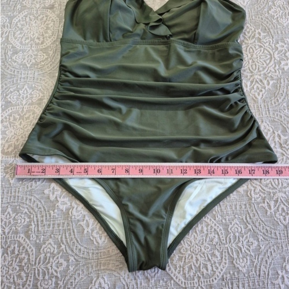 Cupshe Olive Green Ruffle V-Neck Ruched One Piece Swimsuit 1X NWT - Picture 4 of 9